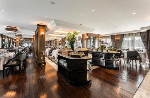 Restaurace v ubytování Ambassador Signature Cruise - Lan Ha Bay