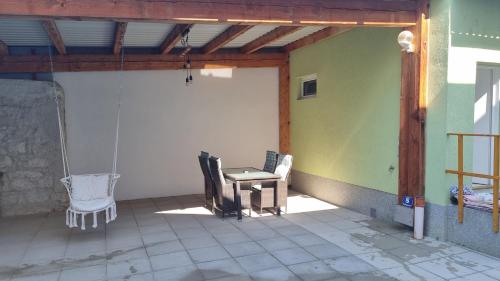 Un patio o zona al aire libre en Ferienhaus RADO