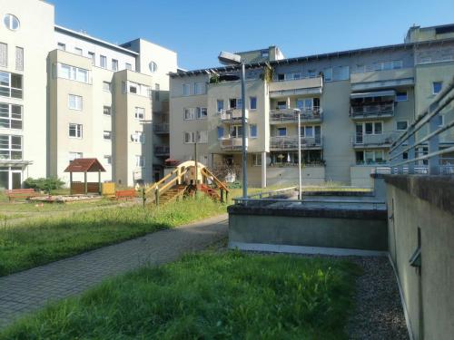 Το κτήριο όπου στεγάζεται  το διαμέρισμα