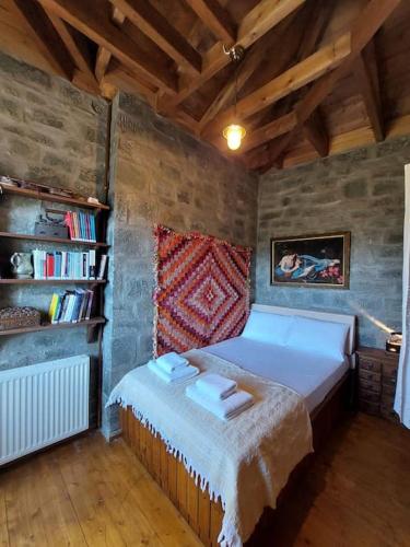 a bedroom with a bed with two towels on it at Το σπίτι στο χωριό in Kipoi