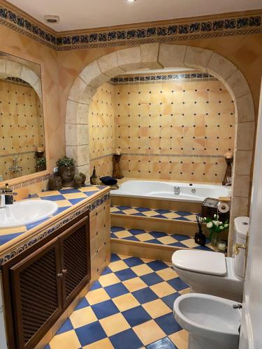 a bathroom with a tub and a sink and a toilet at Villa Santa Lavinia in Palma de Mallorca