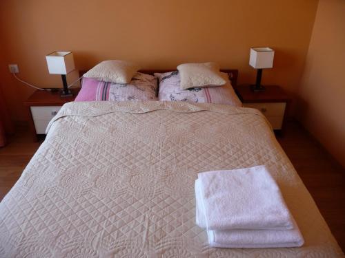 Ένα ή περισσότερα κρεβάτια σε δωμάτιο στο Apartament Królewiecki - pokoje gościnne