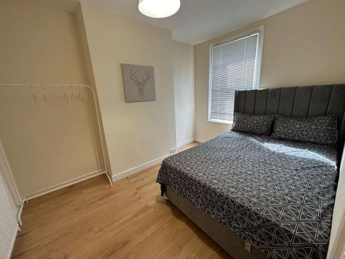 a bedroom with a bed in the corner of a room at Big 1 Bedroom London House 2 bathroom in Plumstead