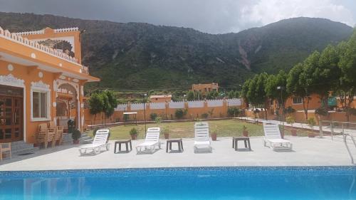 Nespecifikovaný výhled na hory nebo výhled na hory při pohledu z hotelu