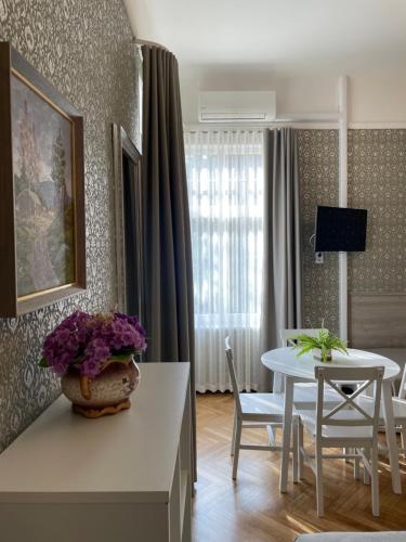 a living room with a table and a dining room at Green Villa in Pärnu