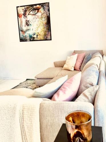 a living room with a couch with pillows at Ruim comfortabel appartement centrum Breda MET restaurant! in Breda