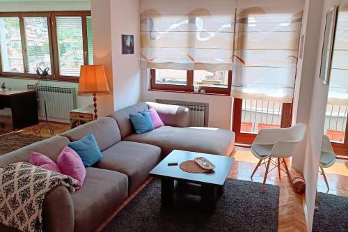 Foto Spacious Condo near Baščaršija - Free Parking