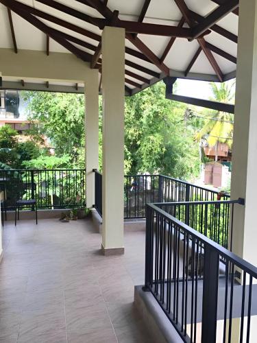 Μπαλκόνι ή βεράντα στο Apartment located 5 minutes from Ja Ela town