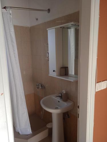 a bathroom with a sink and a mirror at Xristina's sofita in Kozani