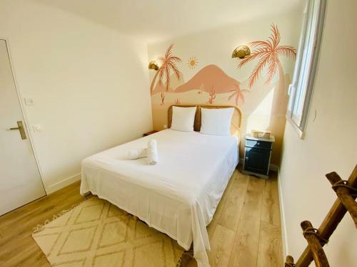 a bedroom with a white bed with palm trees on the wall at ''Sienne'' Superbe T4 climatisé à 2 pas des Halles ! in Sète