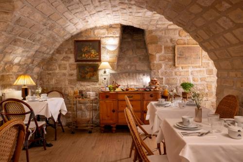 Restaurace v ubytování Hôtel Le Saint Gregoire