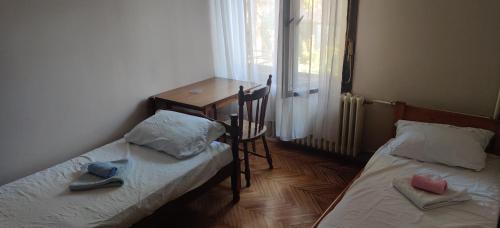 Un pat sau paturi într-o cameră la Hostel Golub