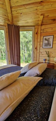 a row of pillows sitting on the floor of a cabin at Ostoja Będzyn- Wypoczynek nad Pilicą in Piotrków Trybunalski