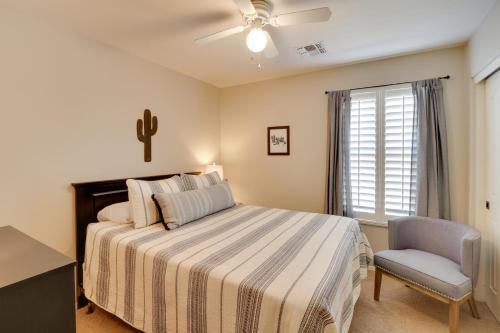 Postel nebo postele na pokoji v ubytování Maricopa Retreat with Peaceful Backyard Oasis!