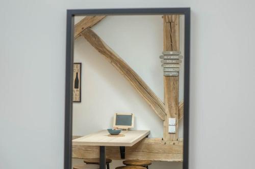 a room with a desk with a computer on it at Maison/appartement avec jardin in Saint-Denis-en-Val