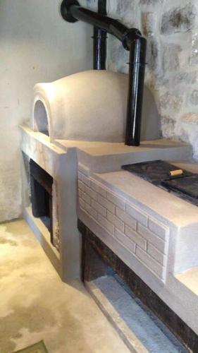 a brick oven in a room with a brick wall at Casa da Pedra Serrinha in Resende