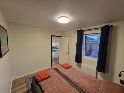 เตียงในห้องที่ Northern living 1 room with shared bathroom