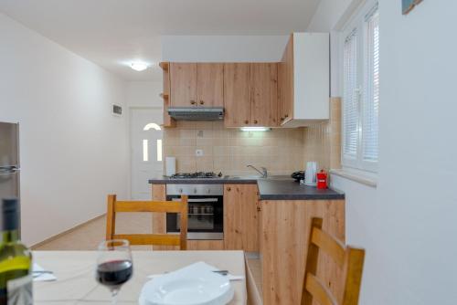 Η κουζίνα ή μικρή κουζίνα στο Apartments Luka