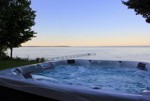 Φωτογραφία από το άλμπουμ του Northport Bay Beach Getaway σε Northport