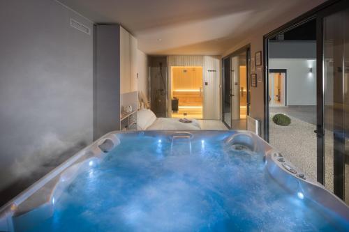 Villa Motivation with Heated Pool – Photos 2