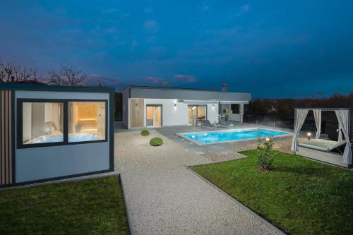 Villa Motivation with Heated Pool – Photos 5