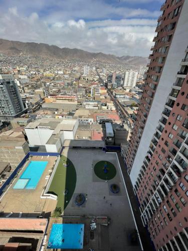 een uitzicht op de stad vanaf de top van een gebouw bij Departamento Antofagasta-Icono in Antofagasta