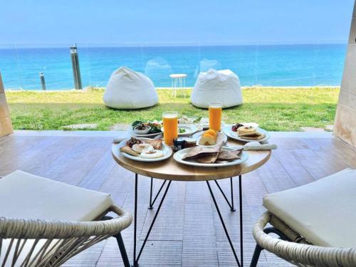 Φωτογραφία από το άλμπουμ του Indigo Jungle Beachfront Exotic Room in Batroun σε Fghāl