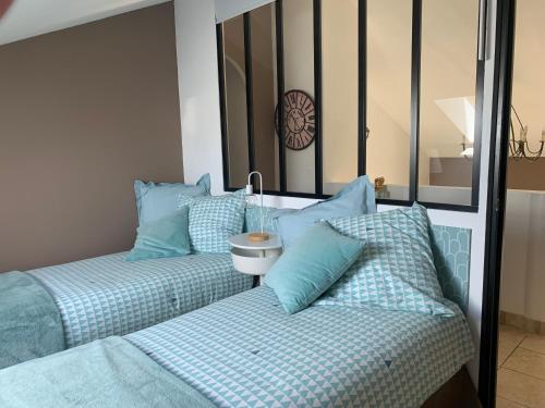 two beds sitting next to each other in a bedroom at Le Hameau des vanades in Ampus