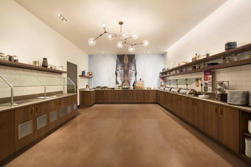 Kuchyň nebo kuchyňský kout v ubytování Residence Inn by Marriott Missoula Downtown