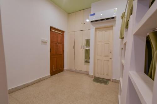 a room with a hallway with a door and a hallway at Snore Summore, Hostel in Koramangala in Bengaluru
