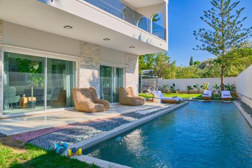 Luxury Villa with Pool, BBQ & Garden in Vouliagmeni