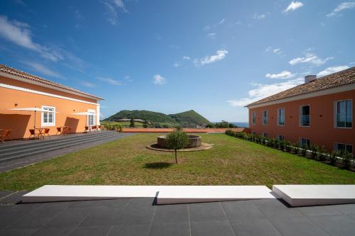 a view of the courtyard of a building at Palacio Santa Catarina Hotel in Angra do Heroísmo