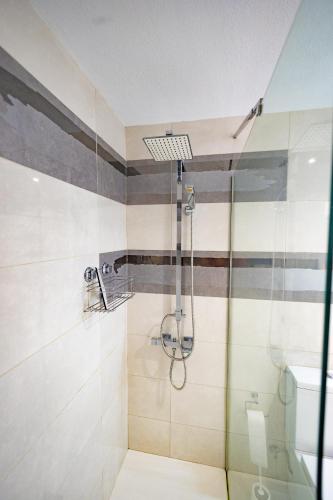 a bathroom with a shower and a toilet at Casa Lulu in Agaete