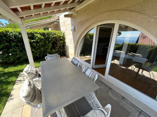 En balkon eller terrasse på Vila Ester - apartman Lovrana