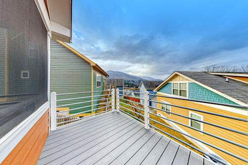 a balcony with a wooden railing on a house at Brydcliffe Butte in Asheville