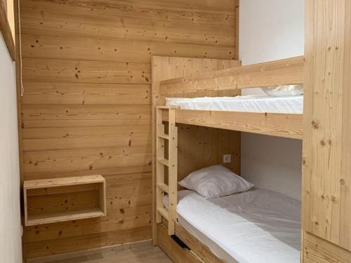 um beliche com 2 beliches em Appartement Huez, 3 pièces, 6 personnes - FR-1-405-172 em Alpe-dʼHuez