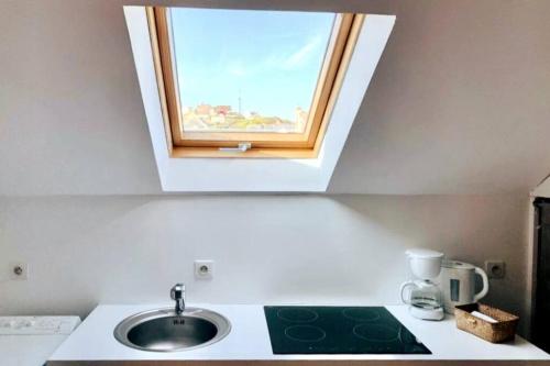 Kuchyň nebo kuchyňský kout v ubytování Gîte Le Cosy, T1 à 50m de la mer, centre Ault