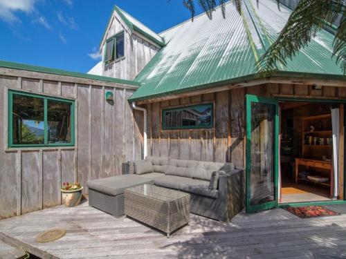 Χώρος καθιστικού στο Lakeview Chalet Lake Tarawera
