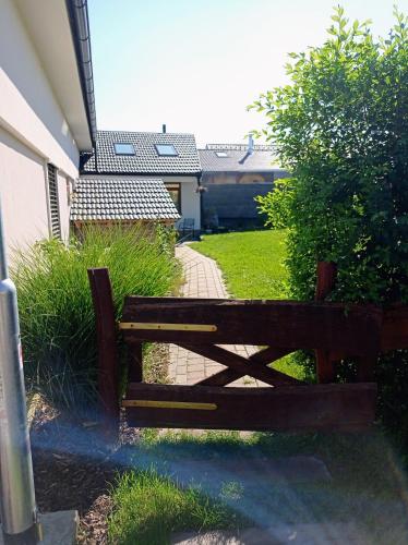 a wooden bench in front of a house at Penzion Mikulecký Kutloch in Mikulčice