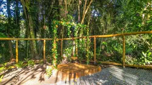 Taman di luar Pousada Endlessenses