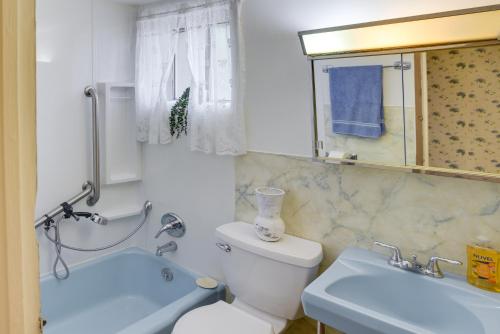 een badkamer met een wit toilet en een wastafel bij Cordova Vacation Rental with Porch Hike and Explore! 