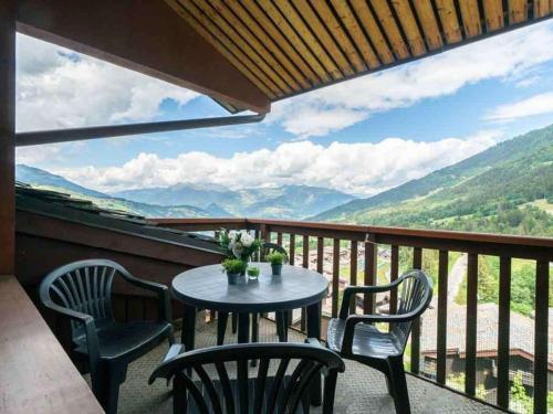 a table and chairs on a balcony with a view at Studio Valmorel, 1 pièce, 4 personnes - FR-1-291-849 in Valmorel