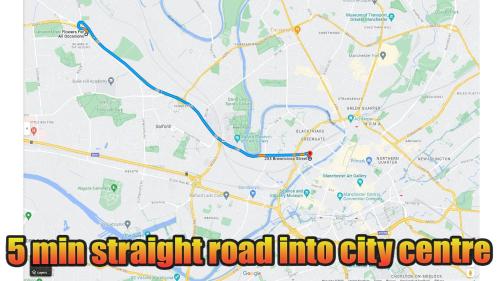 a map of the straight road into city centre at 7 bed - Spacious House - Central Manchester in Manchester
