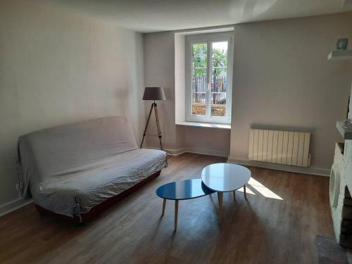 a room with a bed and a table and a window at Maison centre Connerré - Proche 24h - 11 pers - 4 chambres in Connerré