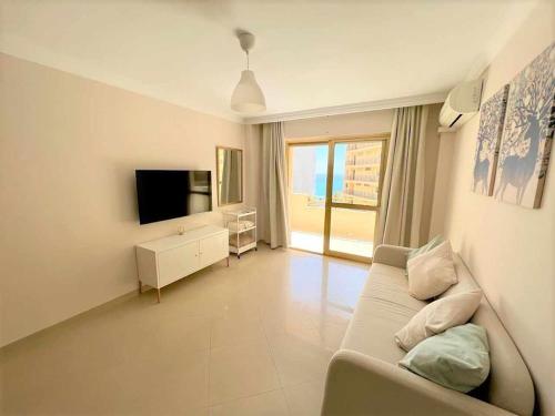 Amplio y tranquilo, 2 terrazas con vistas, piscina y parking gratis