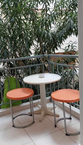 Apartment by the Sepolia metro