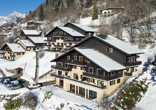 Appartement dans châlet avec piscine couverte