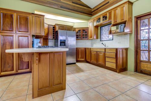 Kuchyň nebo kuchyňský kout v ubytování Villa Maya Gold Standard and Certified