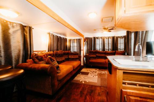 Posezení v ubytování La Junta Colorado Cabins