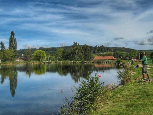 Galeriebild der Unterkunft Charmant Gîte à la Ferme avec Terrasse et Animaux Admis - FR-1-496-235 in Saint-Marcel-dʼUrfé